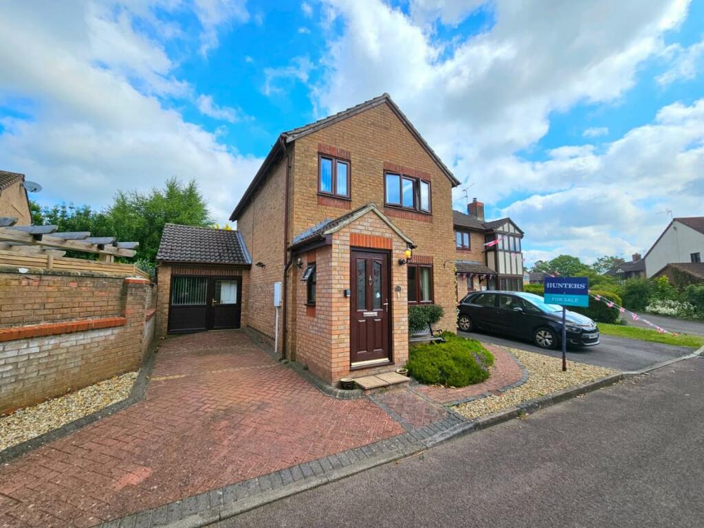 3 bedroom detached house for sale in Hawthorn Close, Charfield, Wotton