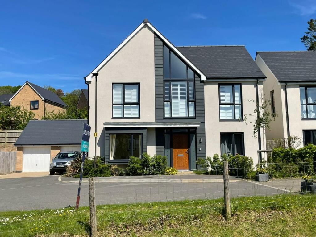 4 bedroom detached house for sale in Haddrell Close, Dursley, GL11 5EU