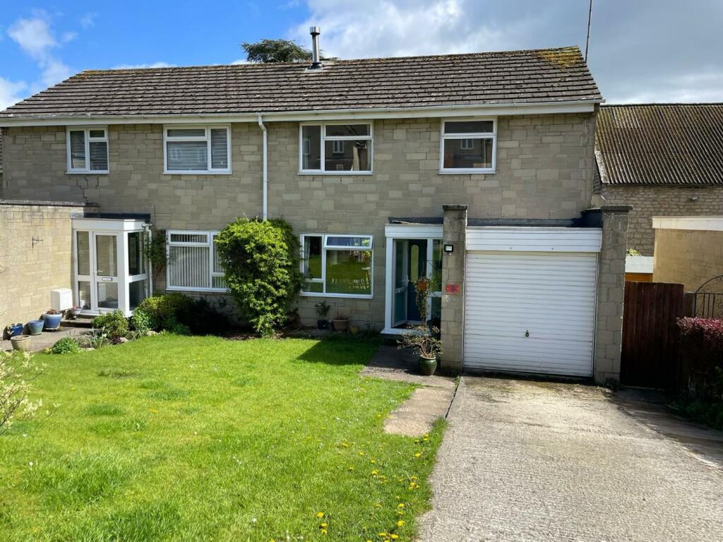 3 bedroom semidetached house for sale in Hardings Drive, Dursley, GL11