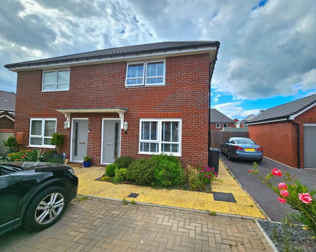 2 bedroom semidetached house for sale in Poskett Way, Charfield