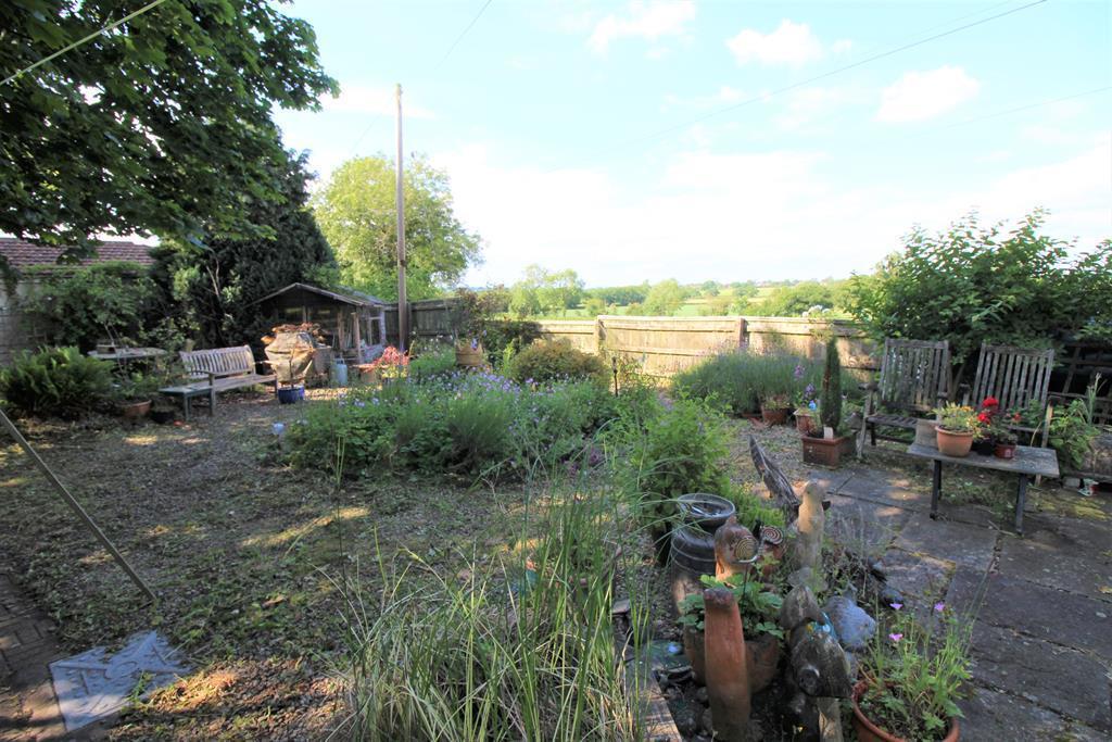 4 bedroom detached house for sale in Moorslade Lane, Falfield, Wotton