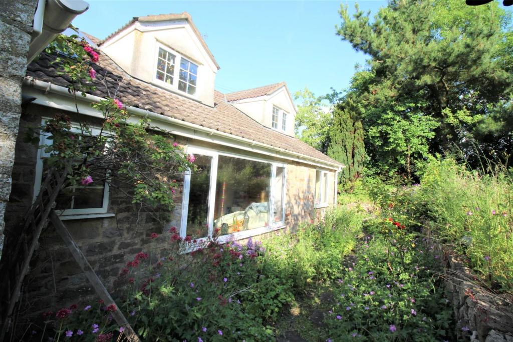 4 bedroom detached house for sale in Moorslade Lane, Falfield, Wotton