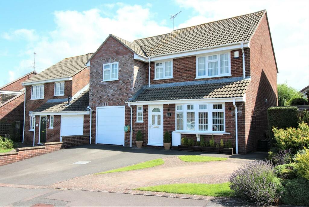 4 bedroom house for sale in Jubilee Drive, Thornbury, Bristol, BS35