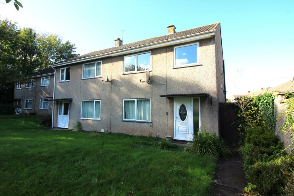 3 bedroom semidetached house for sale in Avon Way, Thornbury, Bristol