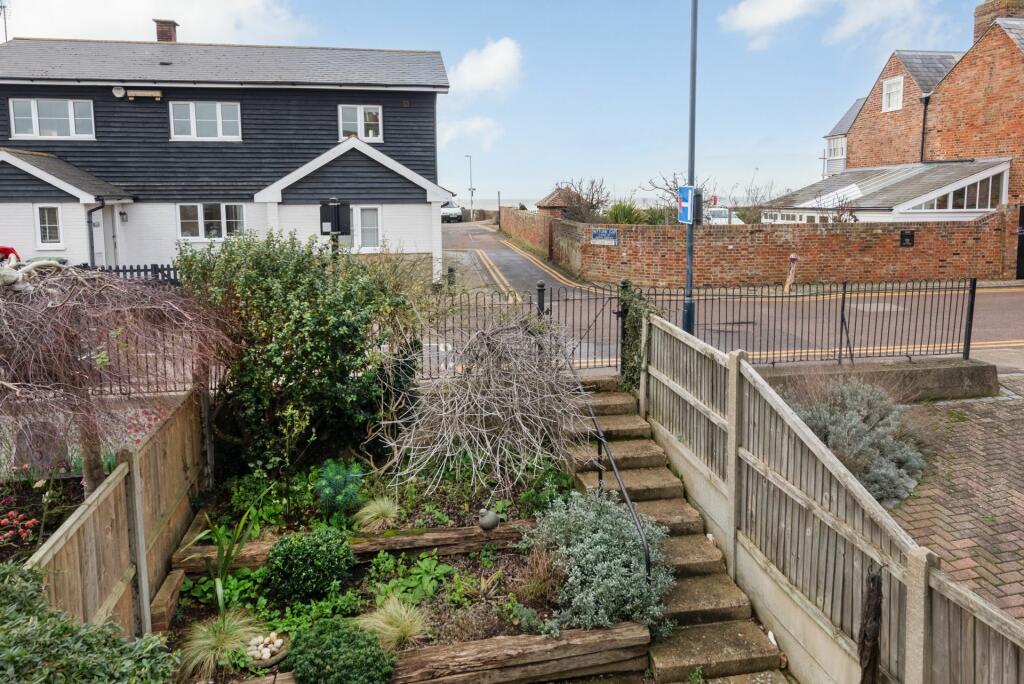 Additional property image - Island Wall, Whitstable, CT5