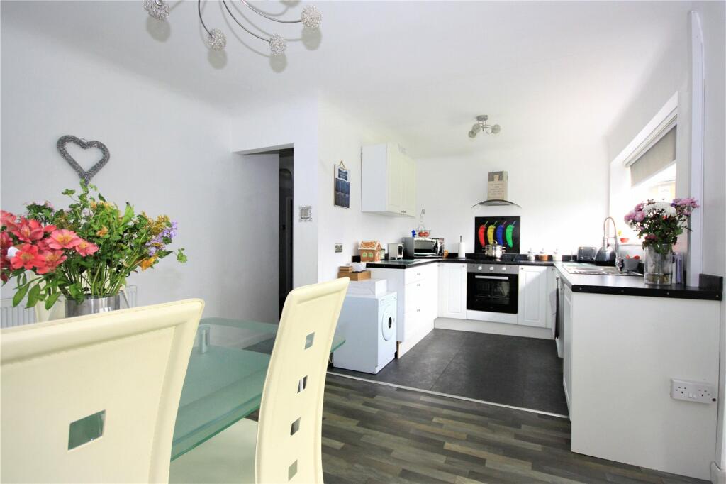 2 bedroom bungalow for sale in Littlepark Avenue, Bedhampton, Havant