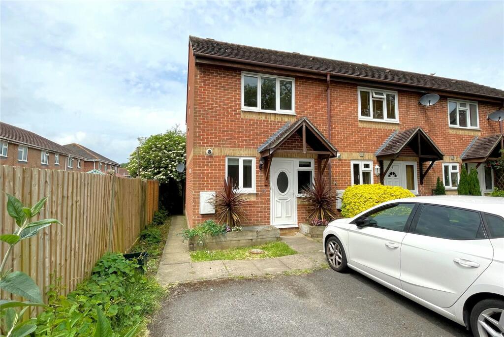 2 bedroom end of terrace house for sale in Plovers Road, Horndean