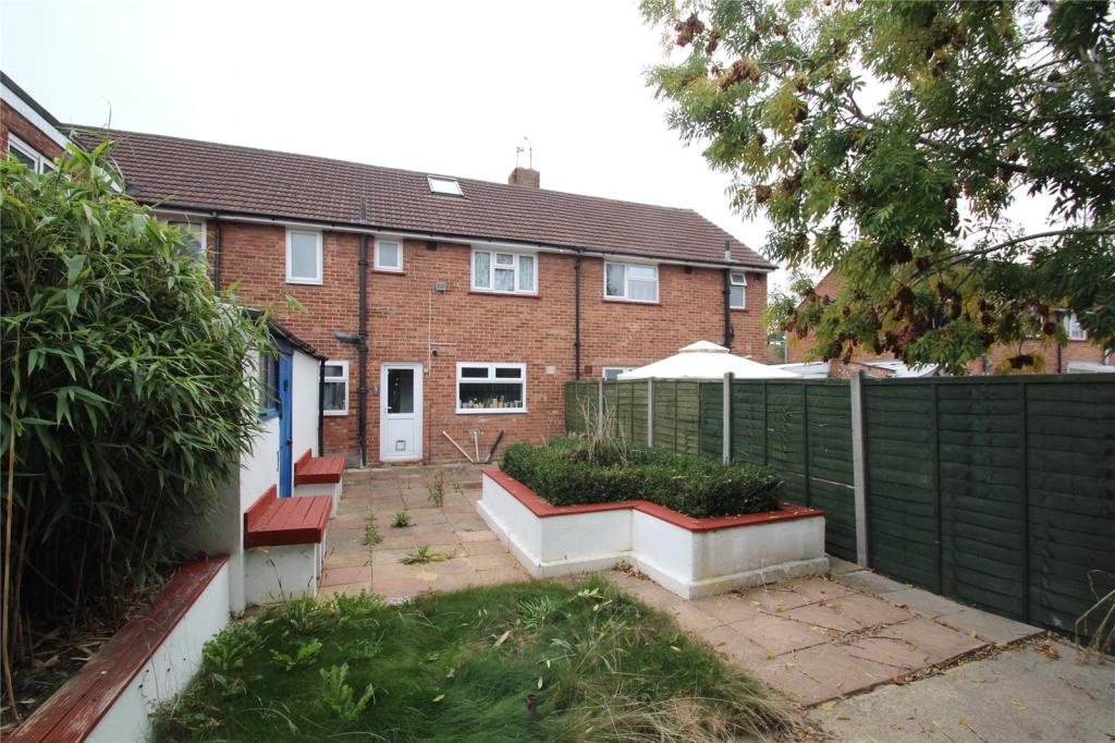 3 bedroom terraced house for sale in Abbotstone Avenue, West Leigh