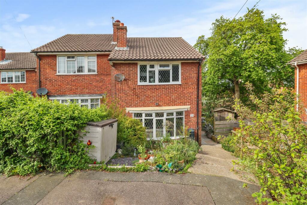 3 bedroom semidetached house for sale in Danum Close, Hailsham, BN27