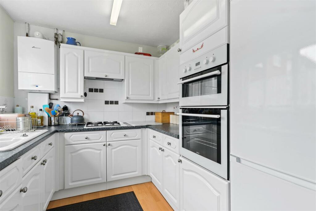 Additional property image - Leamland Walk, Hailsham