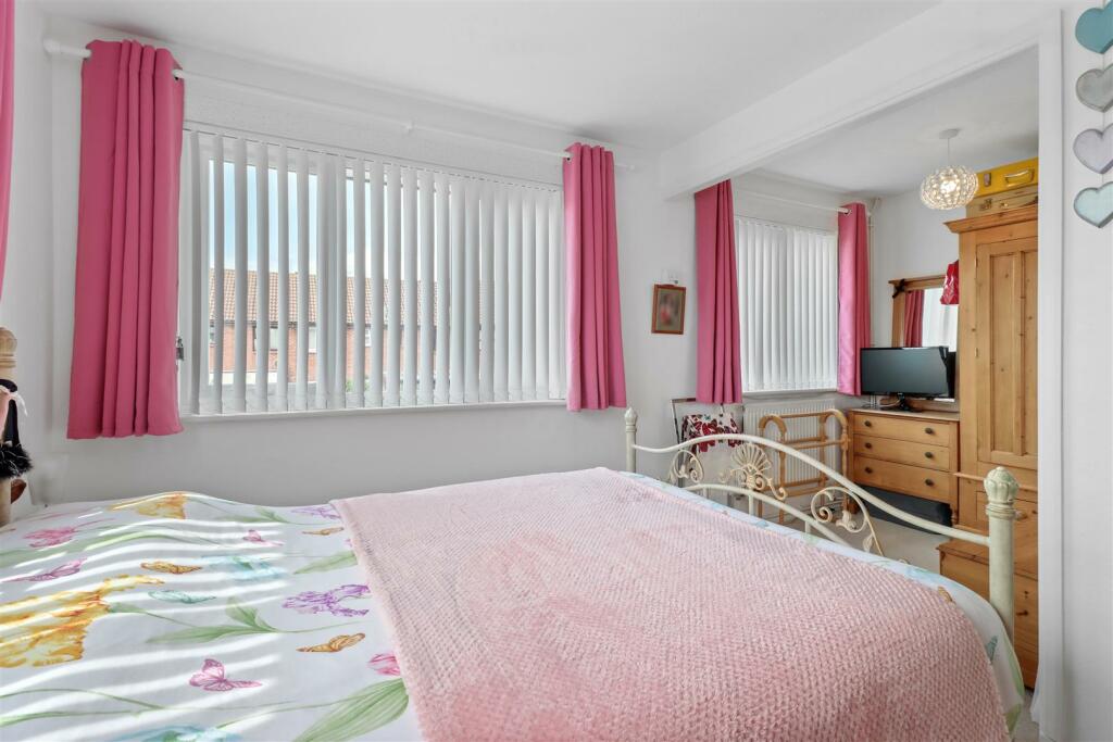 Additional property image - Leamland Walk, Hailsham