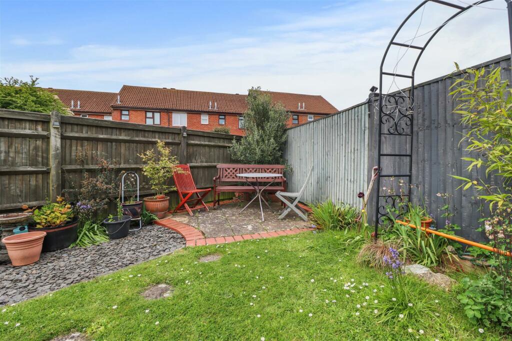 Additional property image - Leamland Walk, Hailsham