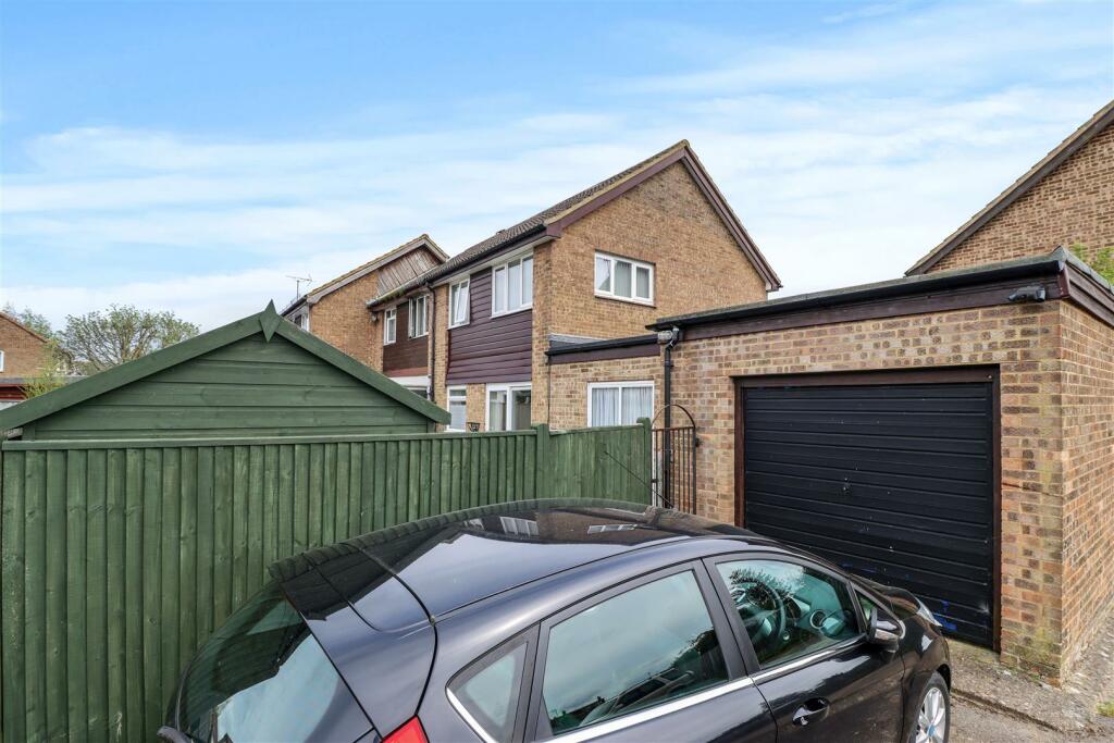 Additional property image - Leamland Walk, Hailsham