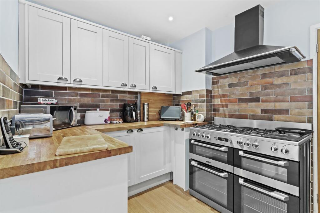 Additional property image - Amberstone View, Hailsham