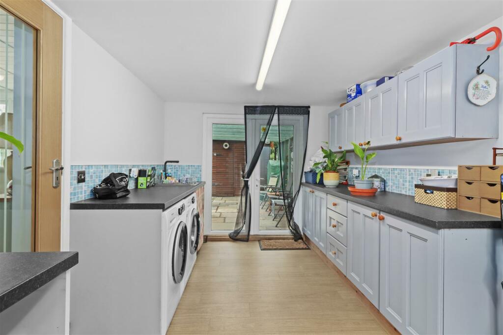 Additional property image - Amberstone View, Hailsham