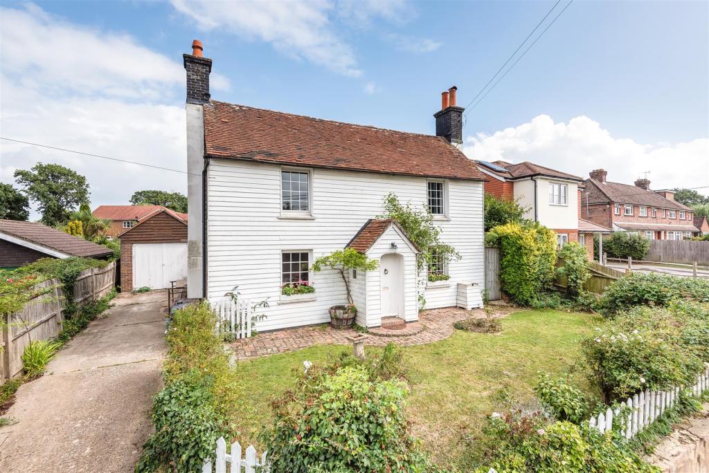 3 bedroom detached house for sale in Battle Road, Hailsham, BN27