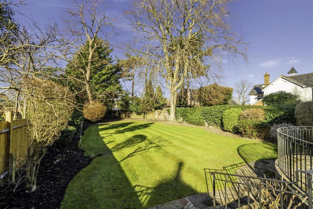 6 bedroom detached house for sale in Worple Road, Epsom, KT18
