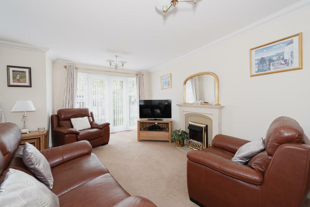 2 bedroom flat for sale in Alexandra Mansions, Alexandra Road, Epsom, KT17