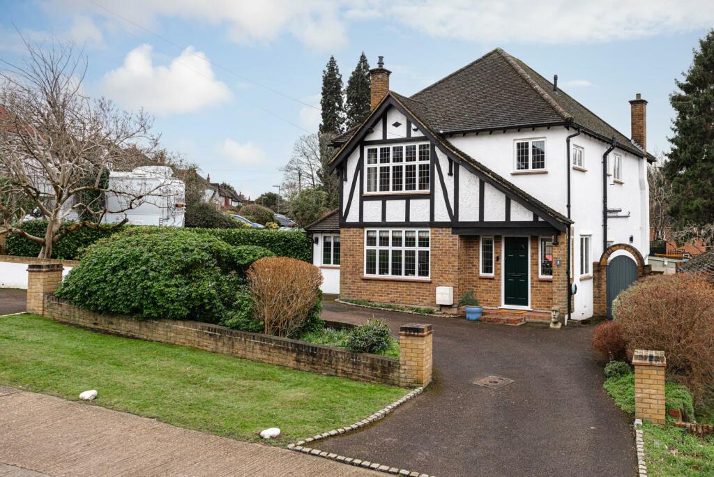 4 bedroom detached house for sale in Pine Hill, Epsom, KT18