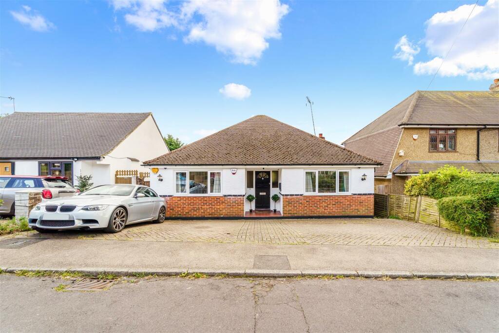 4 bedroom detached house for sale in Rosebery Road, Epsom, KT18