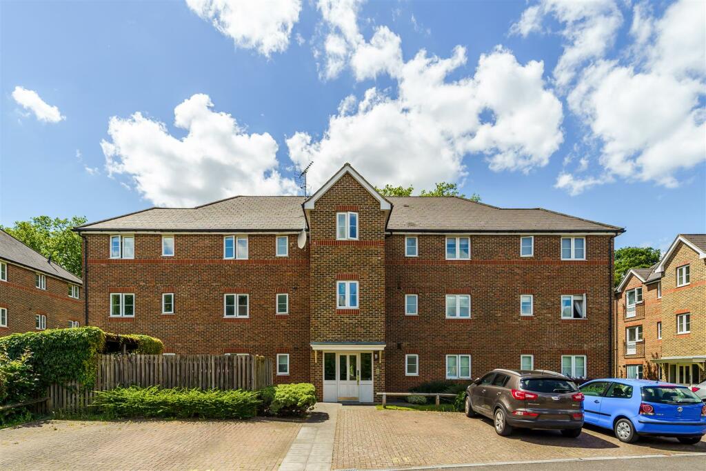 2 bedroom flat for sale in Ascot Court, Eastman Way, Epsom, KT19