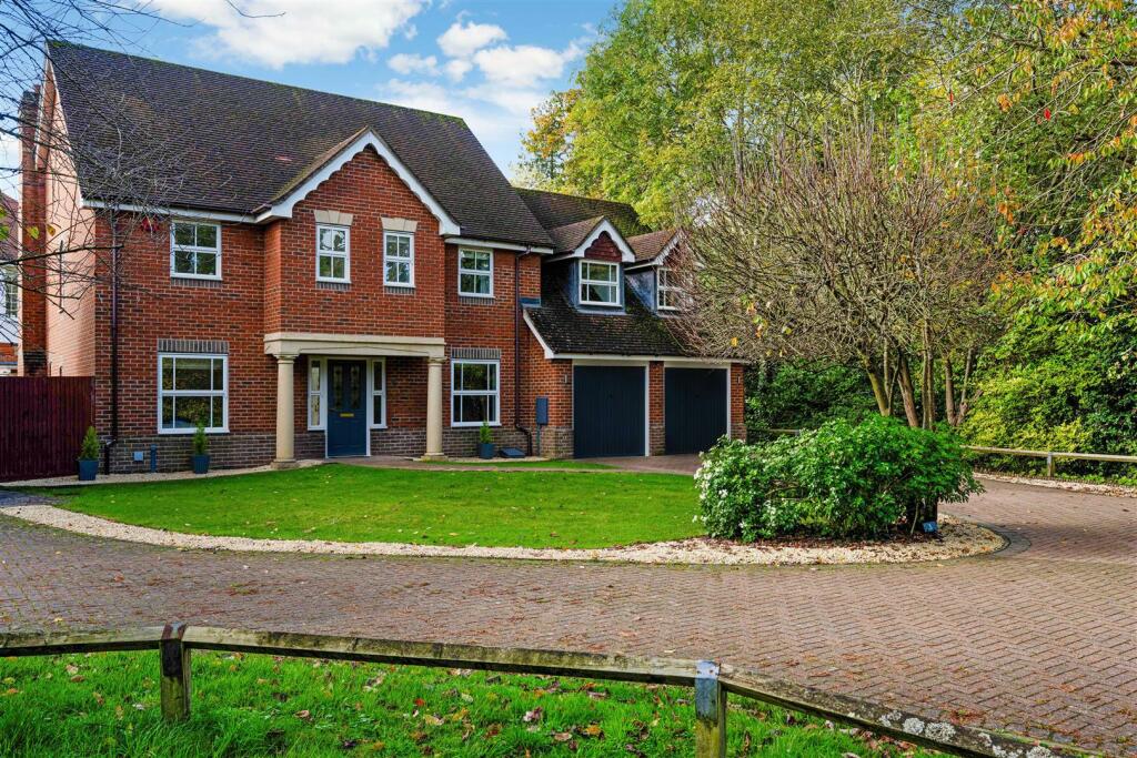 4 bedroom detached house for sale in Grove Close, Epsom, KT19