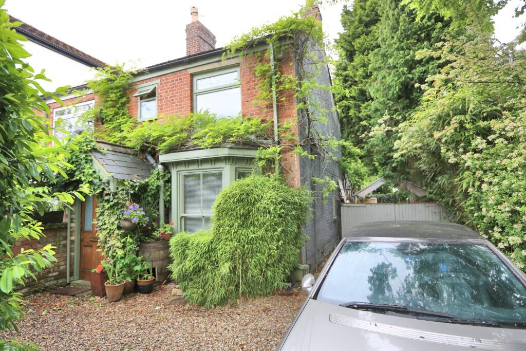 Main image of property: London Road South, Poynton, Cheshire, SK12