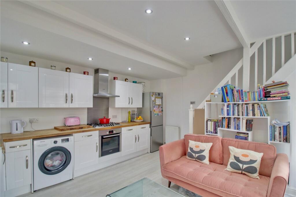 1 bedroom end of terrace house for sale in Carr Road, Calverley, Pudsey, West Yorkshire, LS28