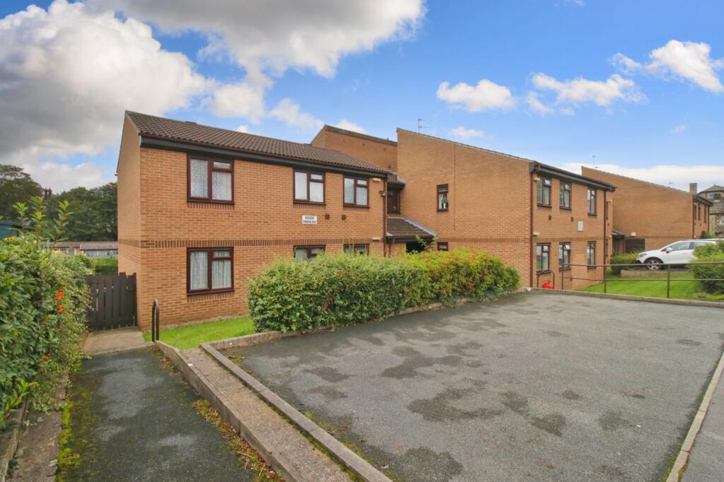 2 bedroom flat for sale in Sussex Avenue, Horsforth, Leeds, West