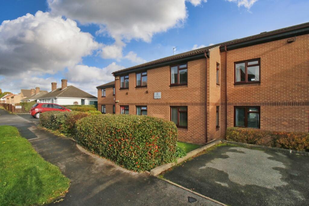 2 bedroom flat for sale in Sussex Avenue, Horsforth, Leeds, West