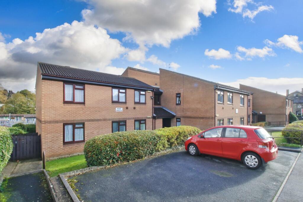 2 bedroom flat for sale in Sussex Avenue, Horsforth, Leeds, West