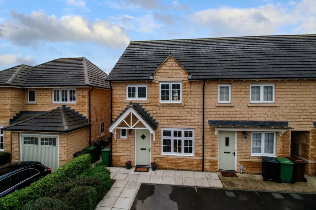 3 bedroom end of terrace house for sale in Bletchley Way, Horsforth