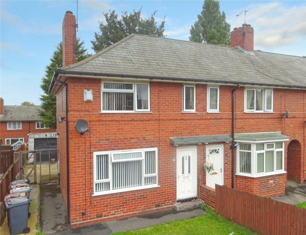 2 bedroom end of terrace house for sale in East Grange Road, Leeds