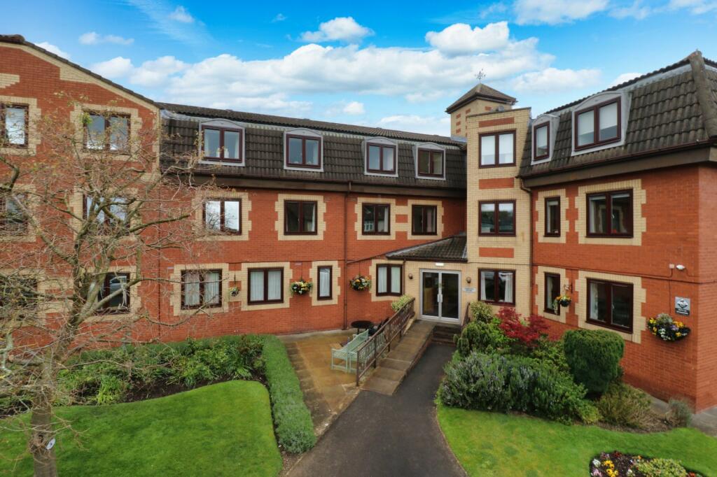 1 bedroom flat for sale in Regent Crescent, Horsforth, Leeds, West Yorkshire, LS18