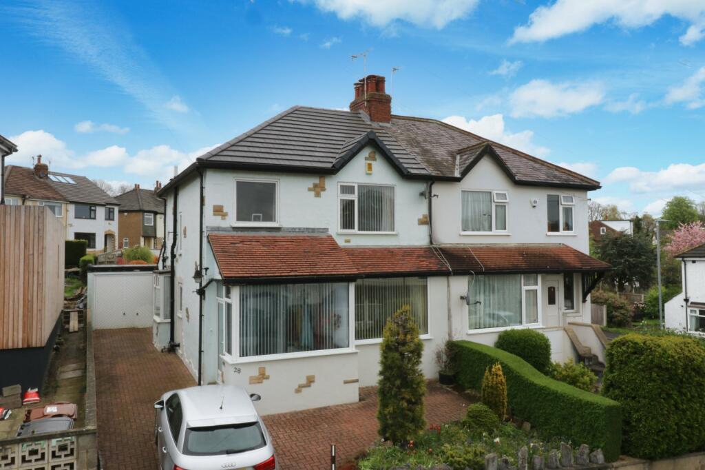 3 bedroom semidetached house for sale in Victoria Crescent, Horsforth