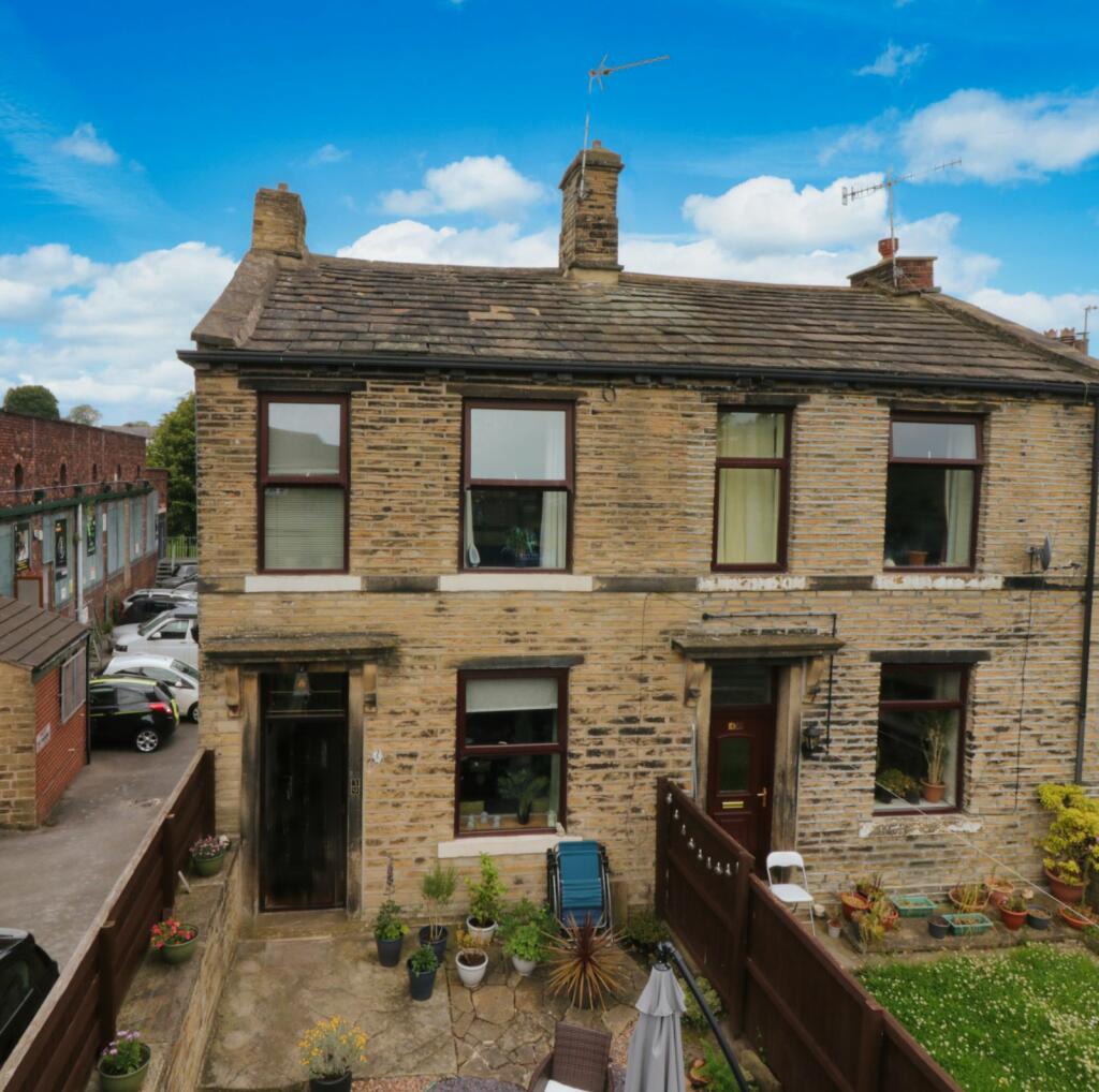 2 bedroom semi-detached house for sale in Cross Road, Idle, Bradford, West Yorkshire, BD10