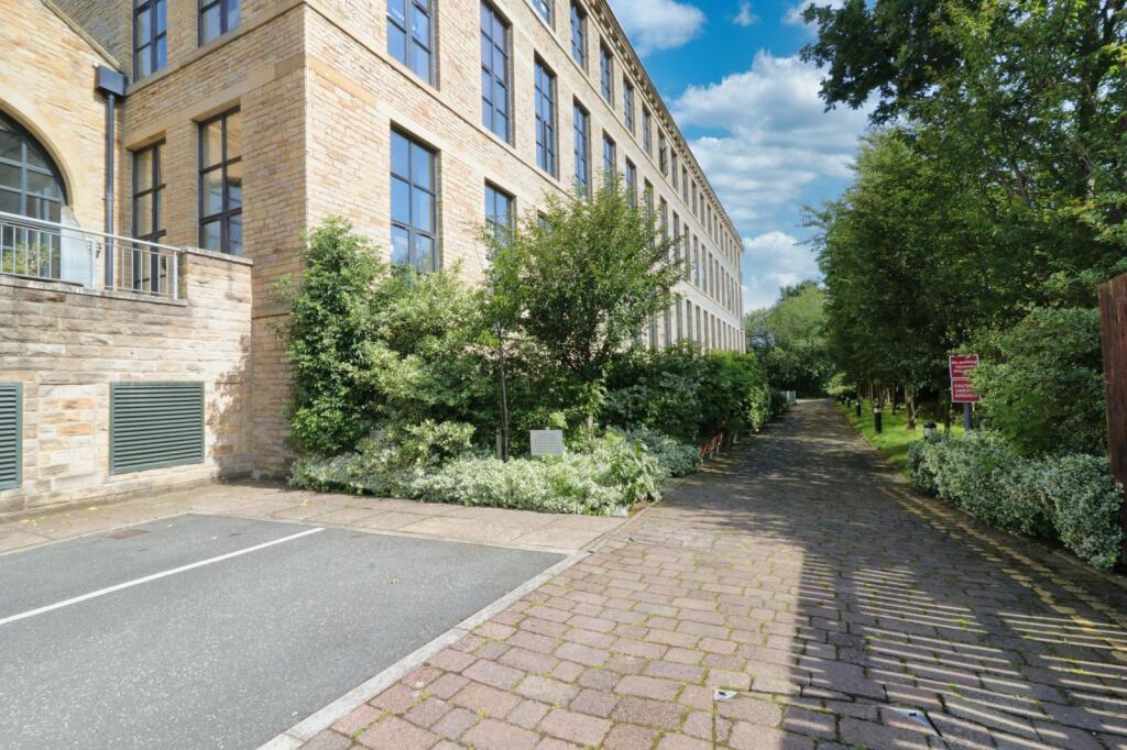 Additional property image - Meadow Road, Apperley Bridge, Bradford, West Yorkshire, BD10