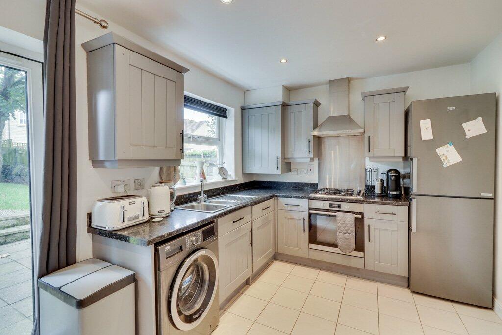 Additional property image - Far Highfield Close, Idle, Bradford, West Yorkshire, BD10