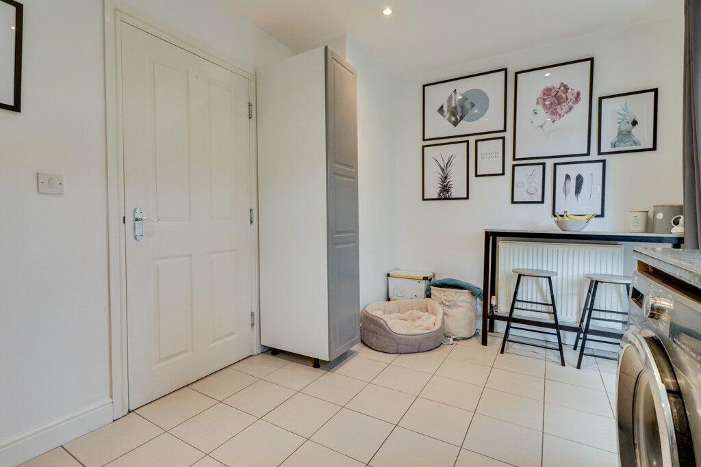 Additional property image - Far Highfield Close, Idle, Bradford, West Yorkshire, BD10
