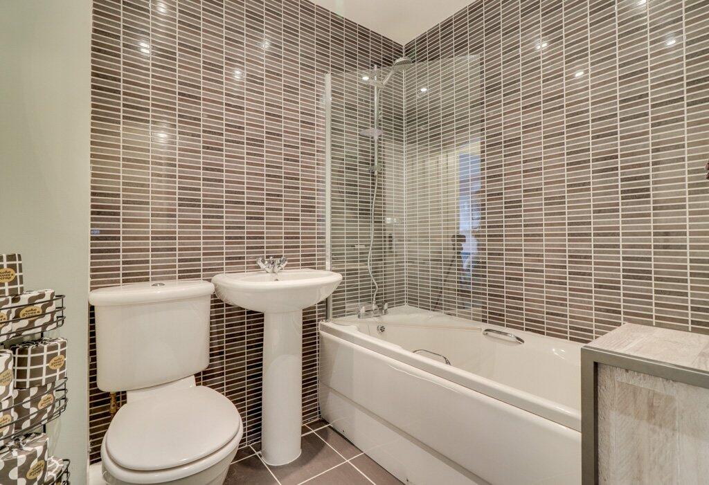 Additional property image - Far Highfield Close, Idle, Bradford, West Yorkshire, BD10