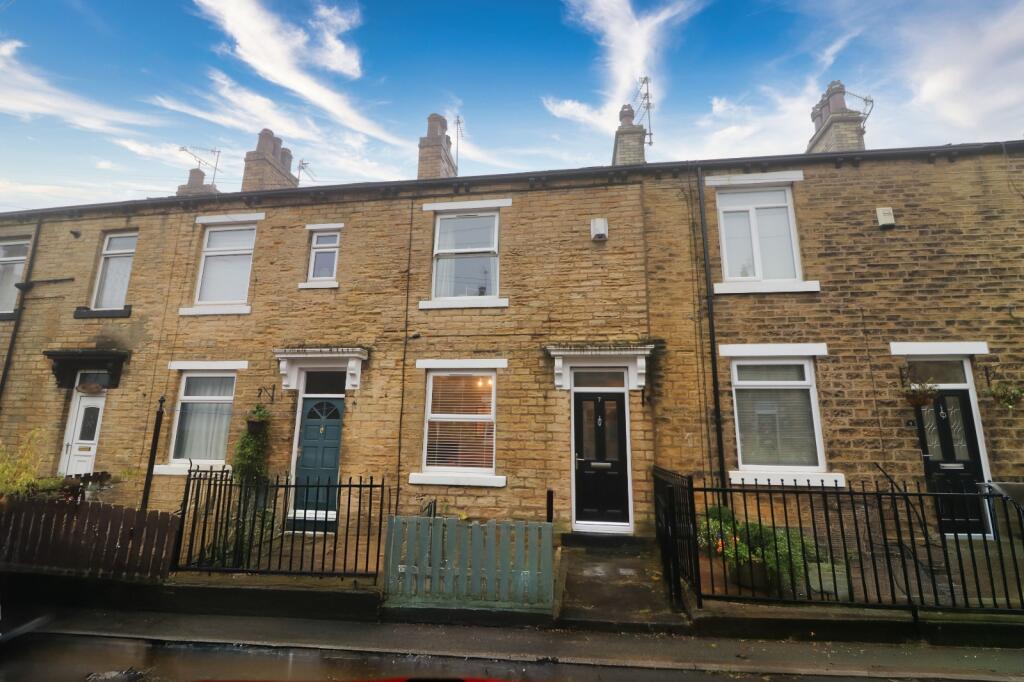2 bedroom terraced house for sale in Whitaker Street, Farsley, Pudsey