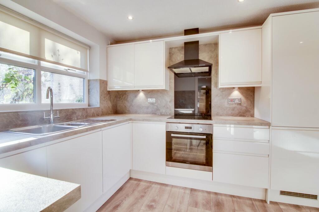 Additional property image - Roundhead Fold, Apperley Bridge, Bradford, West Yorkshire, BD10