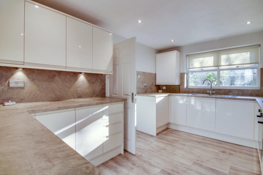 Additional property image - Roundhead Fold, Apperley Bridge, Bradford, West Yorkshire, BD10