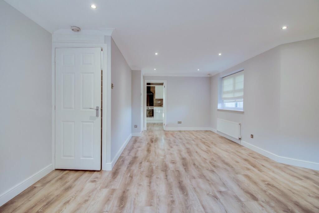 Additional property image - Roundhead Fold, Apperley Bridge, Bradford, West Yorkshire, BD10
