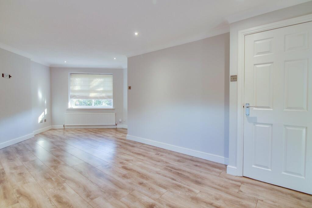 Additional property image - Roundhead Fold, Apperley Bridge, Bradford, West Yorkshire, BD10