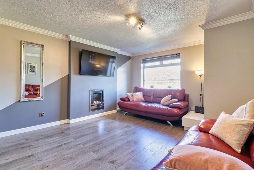Additional property image - Roundhead Fold, Apperley Bridge, Bradford, West Yorkshire, BD10