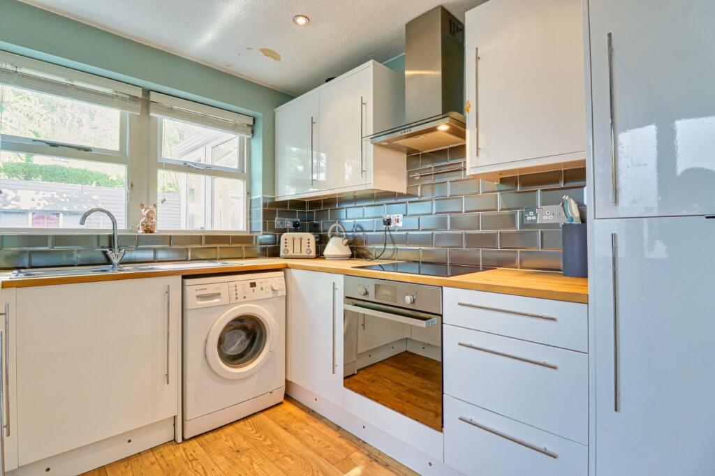 Additional property image - Roundhead Fold, Apperley Bridge, Bradford, West Yorkshire, BD10