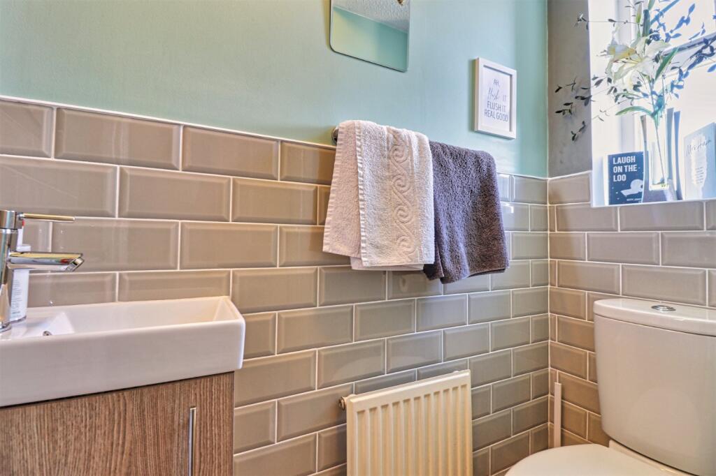 Additional property image - Roundhead Fold, Apperley Bridge, Bradford, West Yorkshire, BD10