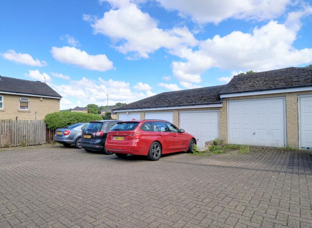 Additional property image - Roundhead Fold, Apperley Bridge, Bradford, West Yorkshire, BD10