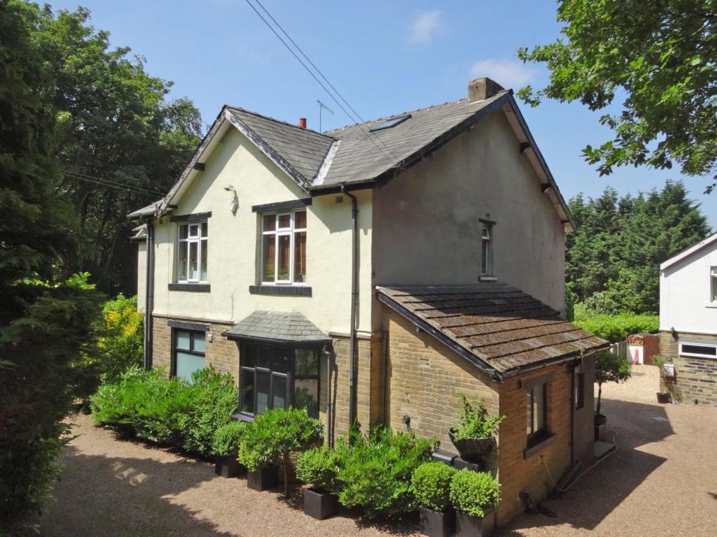 3 bedroom apartment for sale in Clara Drive, Calverley, Pudsey, LS28